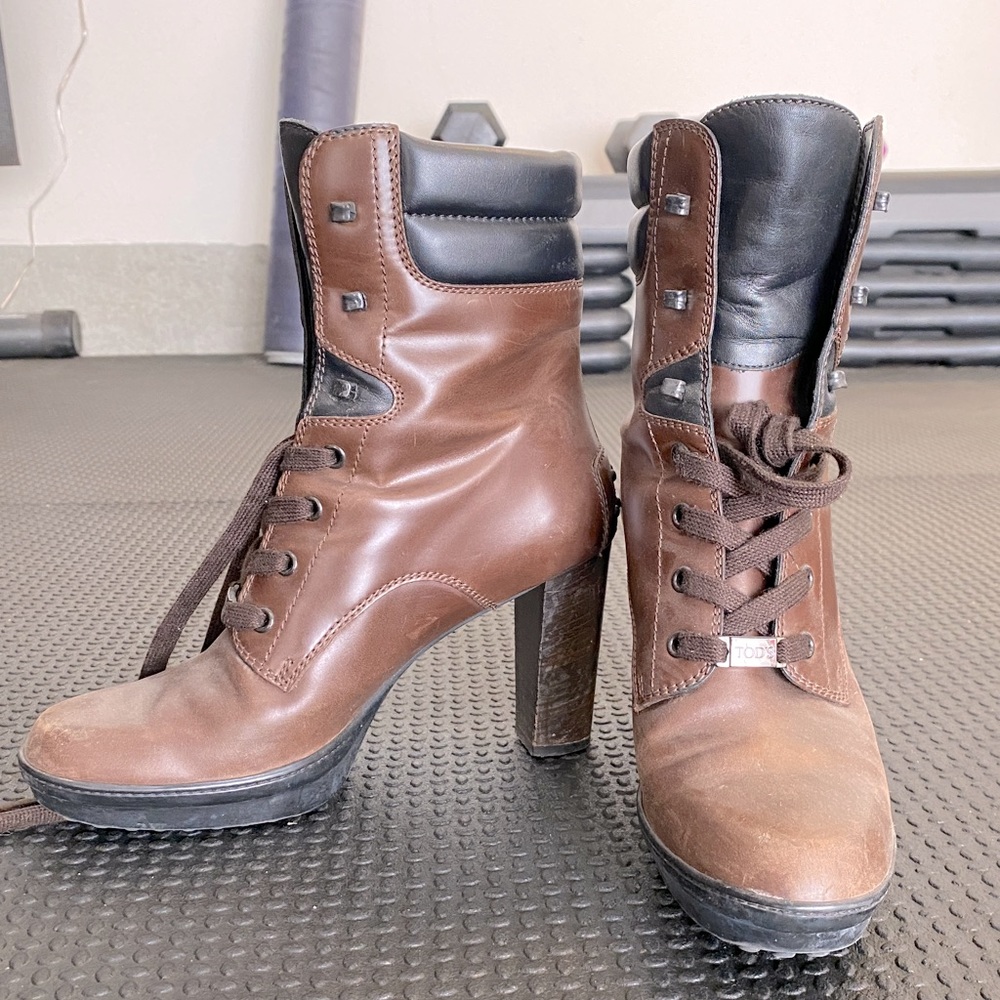 TOD’S lace-up leather ankle booties in original dust bag and box